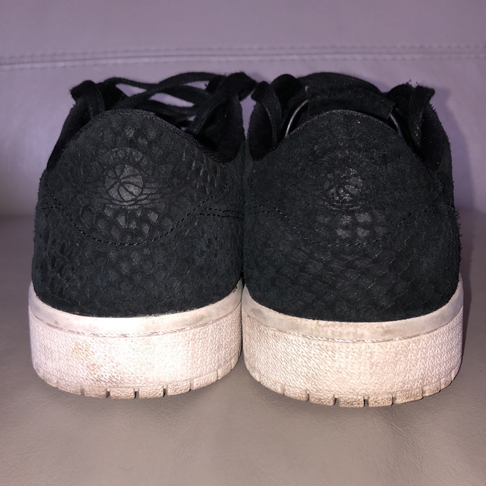 Women’s Air Jordan Low Black Python Shoes Size 8 - Picture 3 of 5